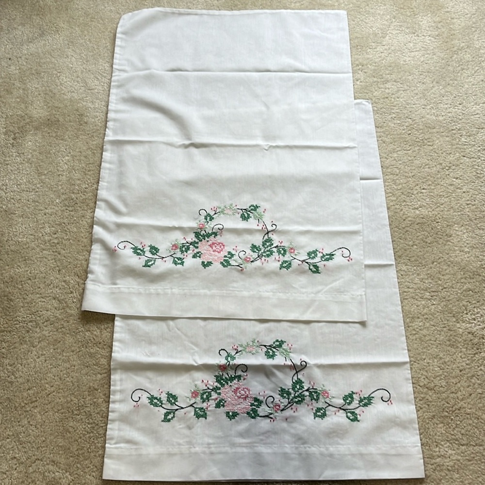 Vintage pillows case set white green pink stitching